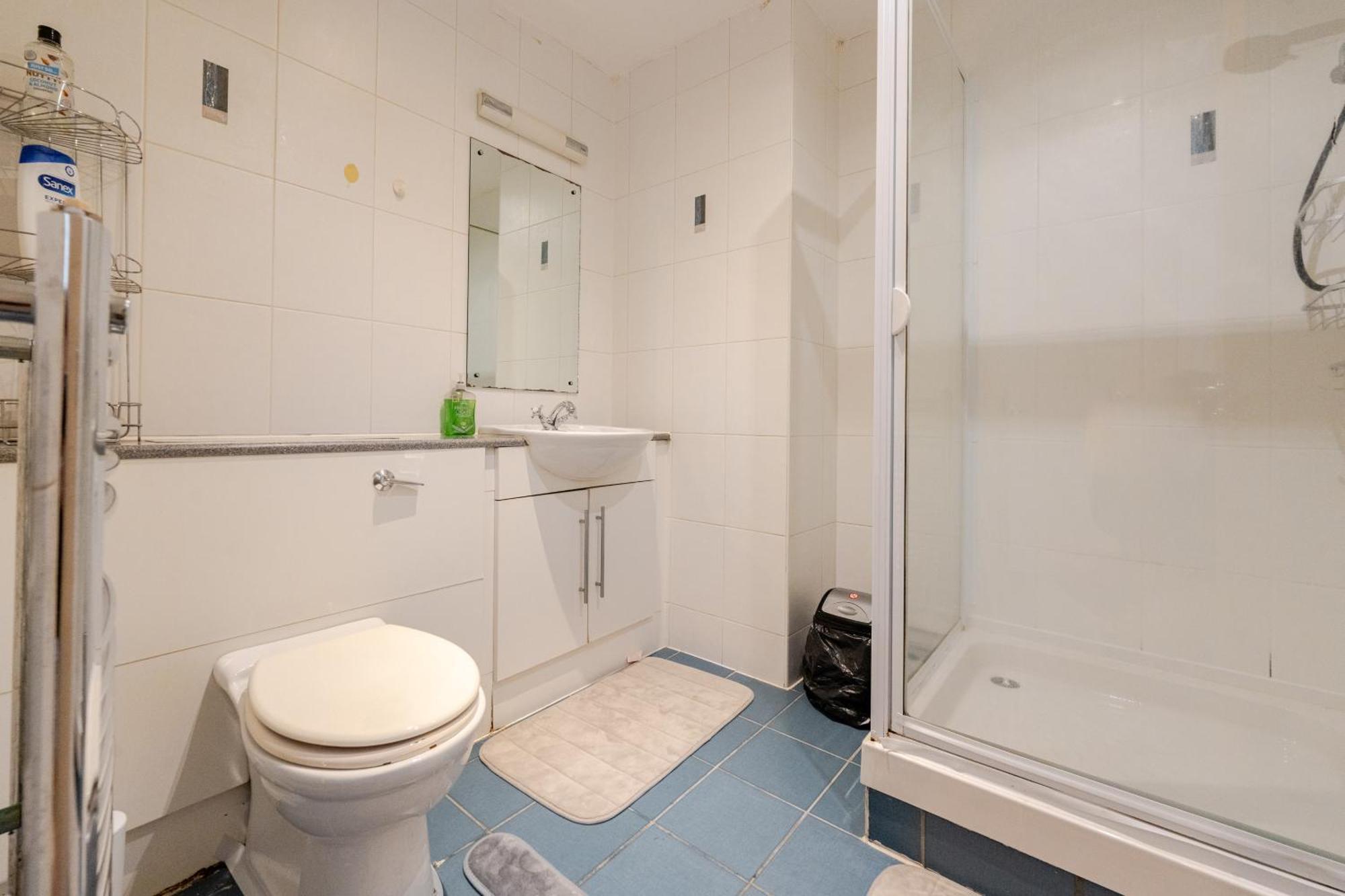 Private Room With Private Bathroom Cardiff City Center - Swiftstay Экстерьер фото